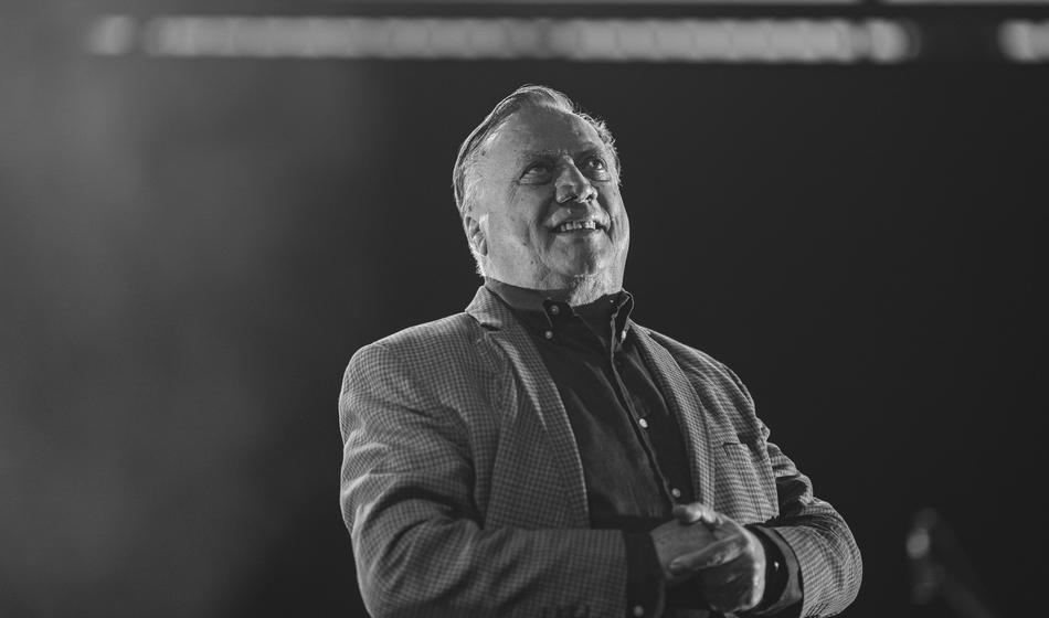 Umrl legendarni pevec Halid Bešlić