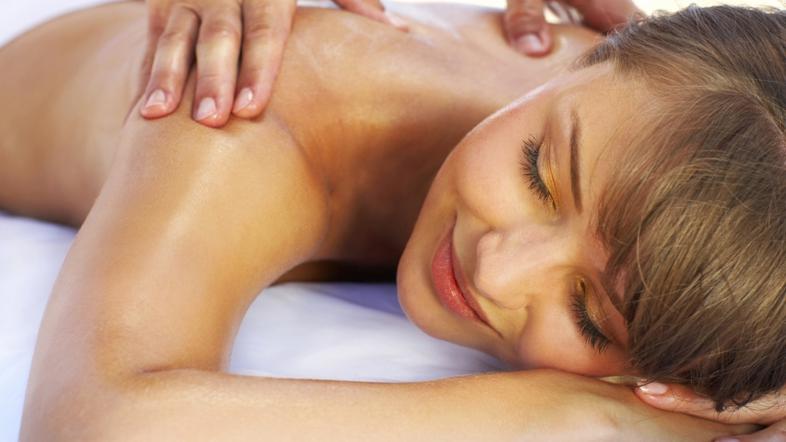 zivljenje21.11.07...zenska, oljna masaza, Close-up of a beautiful young woman ge