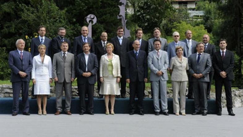 Nekdanji ministri, ki niso našli dela, bodo ostali brez regresa.