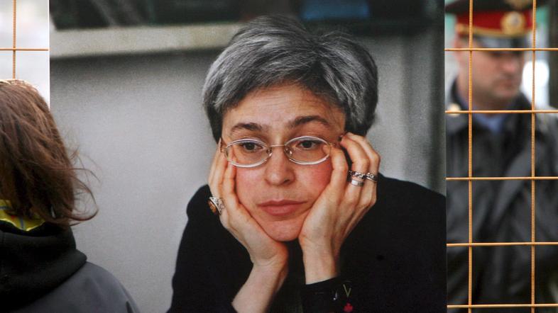 Ana Politkovska je bila ustreljena 7. oktobra 2006 pred svojim stanovanjem v Mos
