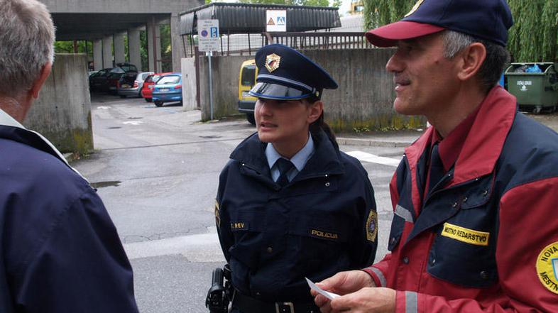 Prekrškarje, ki so bili takoj pri avtu, je mešana patrulja včeraj le opozorila, 