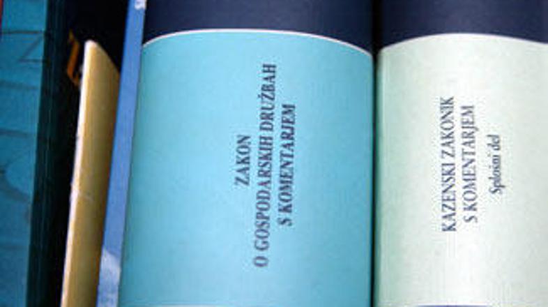 Vrhovno sodišče ugotavlja, da veljavnosti zakona po naravi stvari ni mogoče ugot