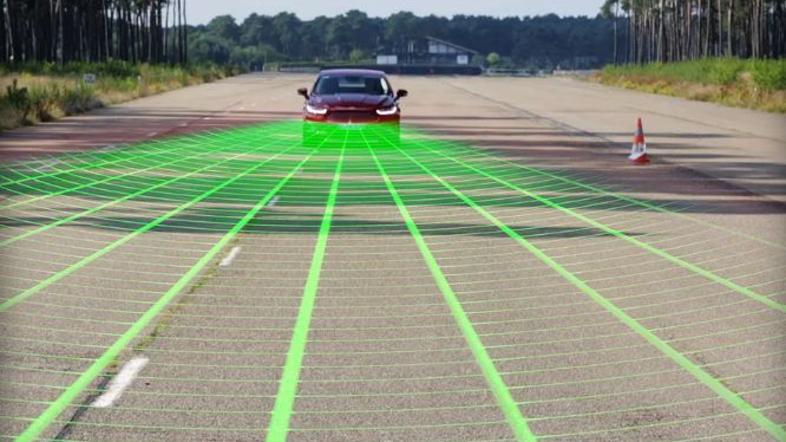 AEB sistem samodejno zaviranje