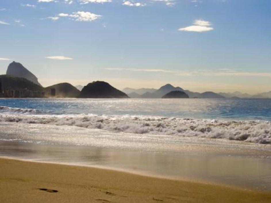 Copacabana je morda celo največja znamenitost Ria de Janeira, ki se že pospešeno