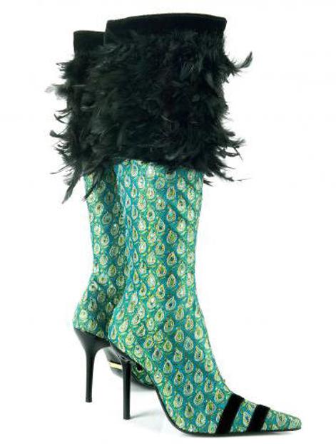 Glamurozno in ekstravagantno kolekcijo čevljev je predstavil Milan Gačanovič.