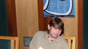 Marko Vuksanovič iz Avtomobilov je v imenu izvajalcev povedal, da so poskušali s