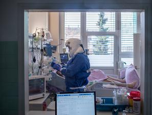 Covid-19, UKC Ljubljana