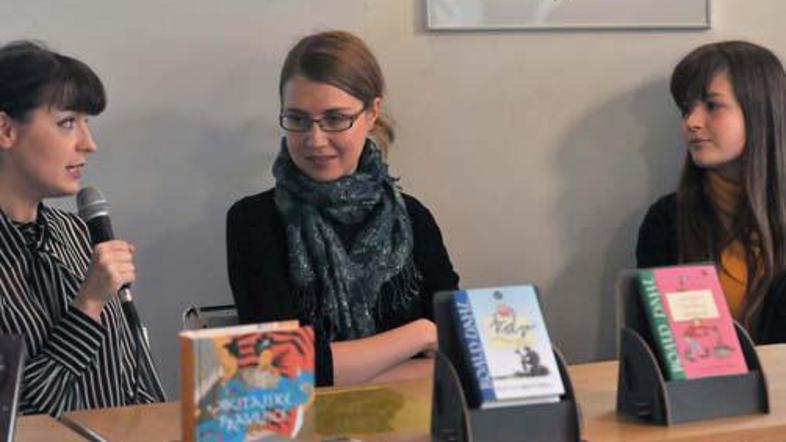 Prevajalki VDV in Jurijevega čarobnega zdravila Ana Barič Moder (levo) in Ajda Z