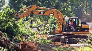 V Stegnah je padla še zadnja drvarnica.