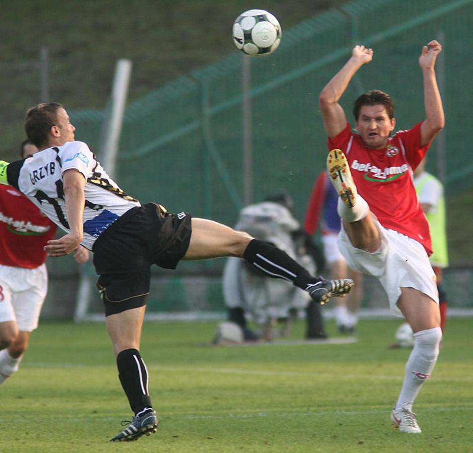 Andraž Kirm (desno) velja za enega boljših igralcev v svoji ekipi. (Foto: EPA)