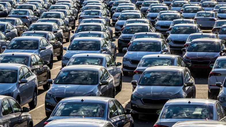 Parkirišče, novi avtomobili