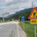 Gradbena dela na dober kilometer dolgem odseku regionalne ceste Kraje–Hrušica in