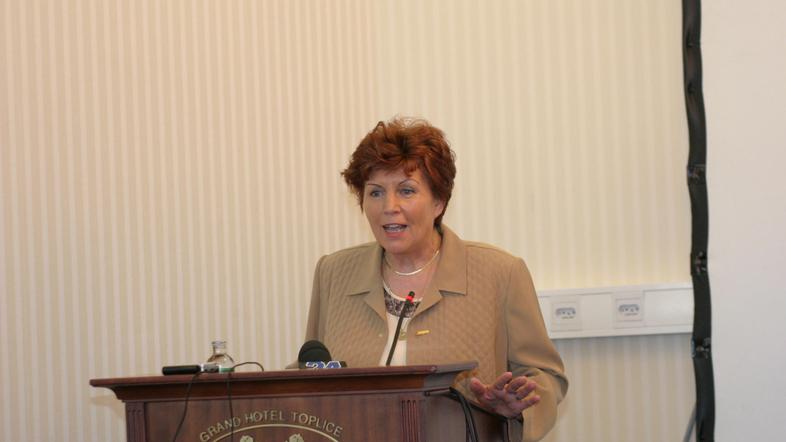 Zdenka Cerar pravi, da je ravnala zakonito.