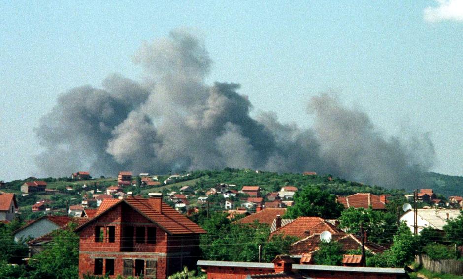 Почему бомбили югославию причины. Бомбёжка Белграда 1999. Бомбардировка Косово 1999. Бомбардировки Югославии.