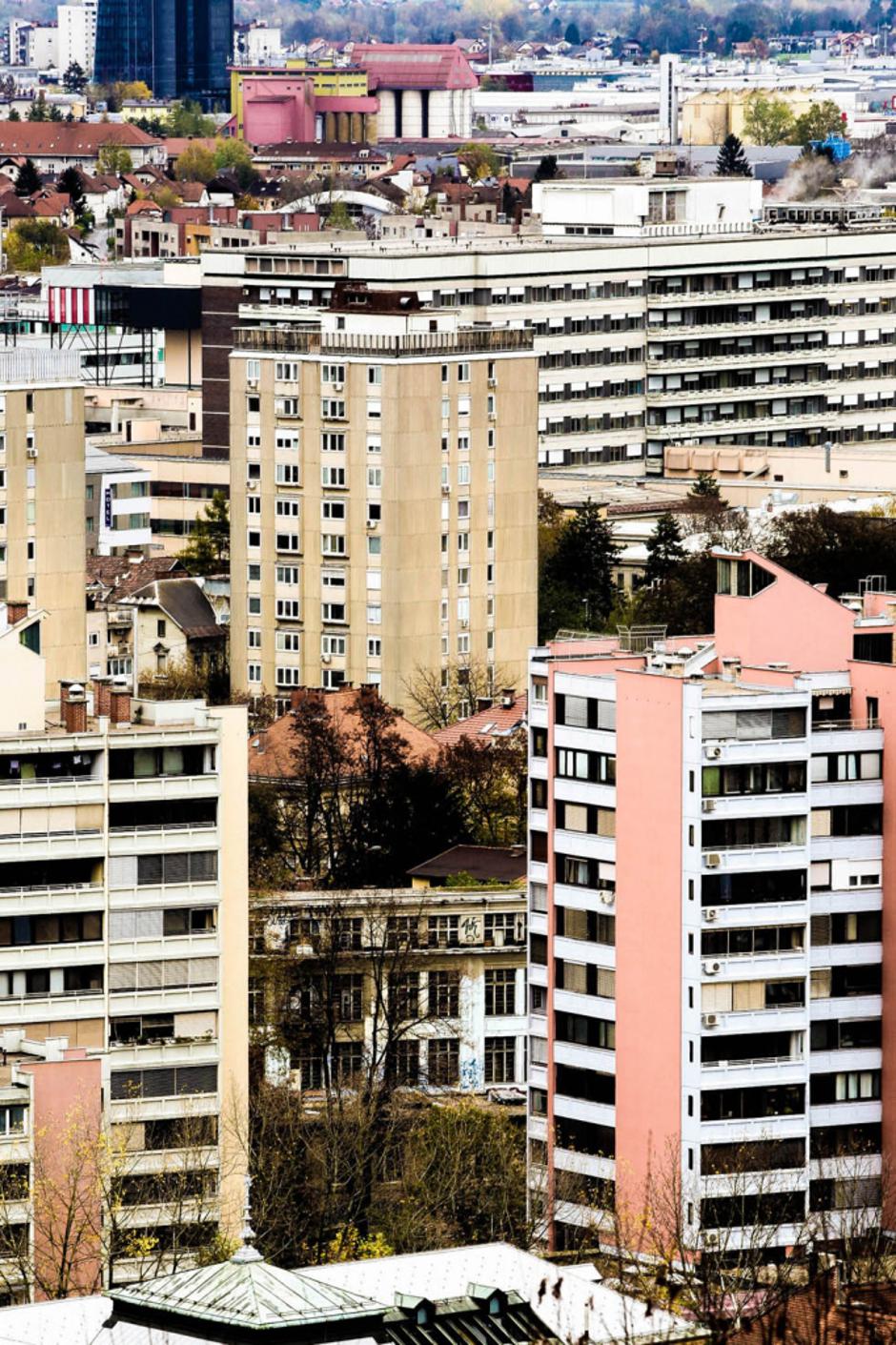 Slovenija 10.11.2013 stanovanje, stanovanja, stanovanjski bloki, zgradba, stanov | Avtor: Saša Despot