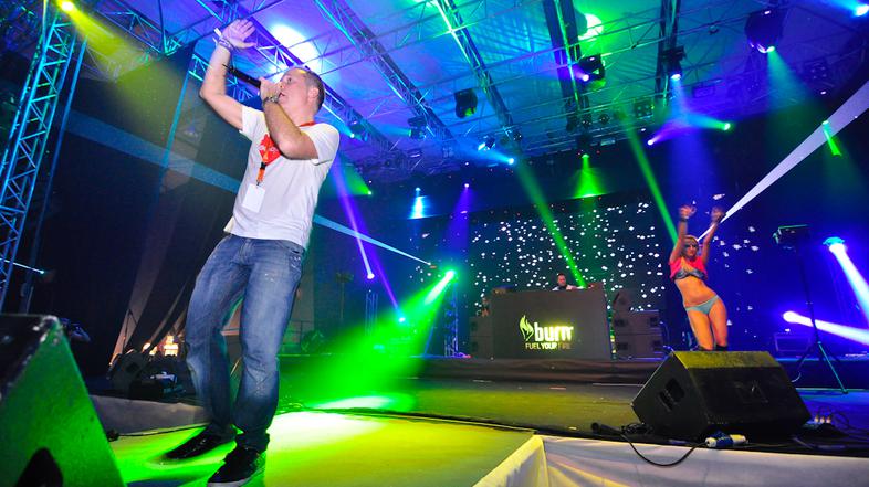 Lucenzo in Sasha Lopez dvignila obiskovalce gospodarca