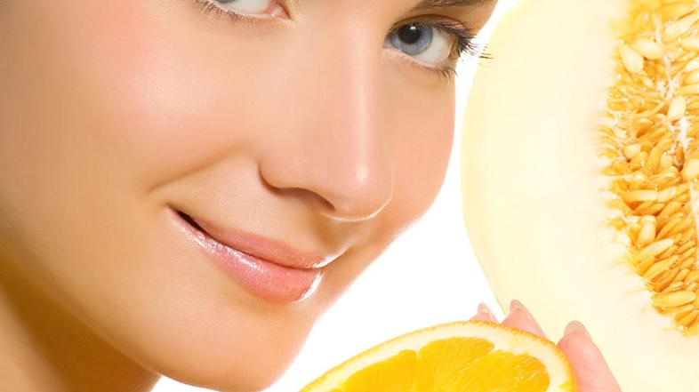 Začnite dan s sadnim pilingom, na sadje pa ne pozabite niti pri zajtrku. (Foto: 