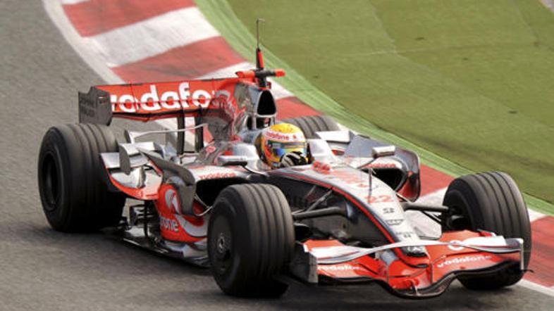 Lewis Hamilton je bil najhitrejši prvi in drugi dan zadnjih testiranj pred novo 