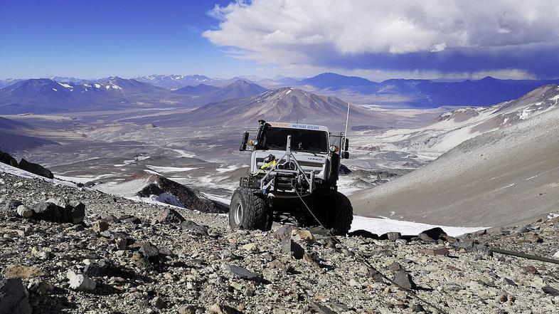 unimog, višinski rekord, ojos del salado, atacama, čile