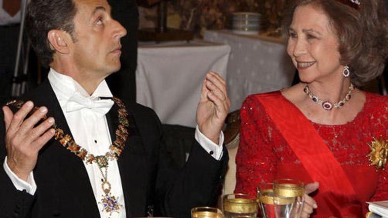 Francoski predsednik Sarkozy med večerjo s špansko kraljico Sofijo.
