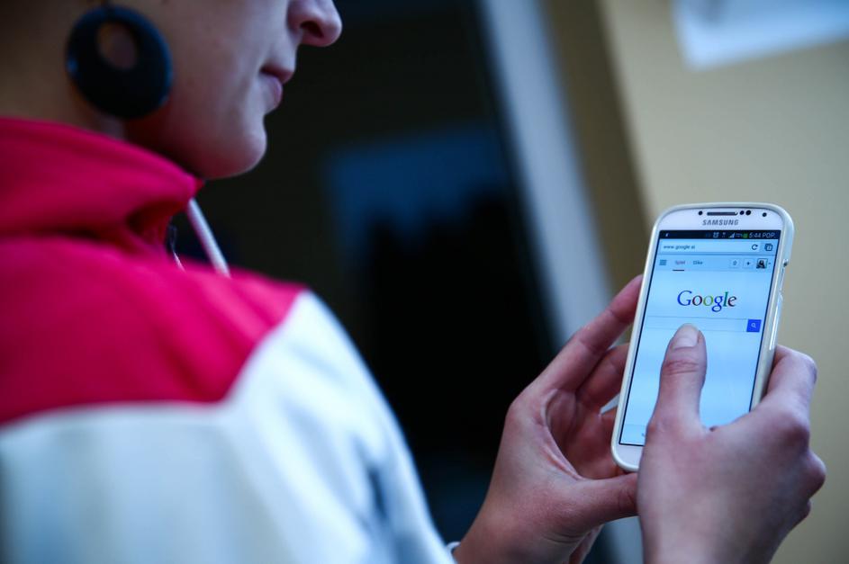 Slovenija 260.11.2013 mobitel, mobilna telefonija, mobilno omrezje, google, ilus