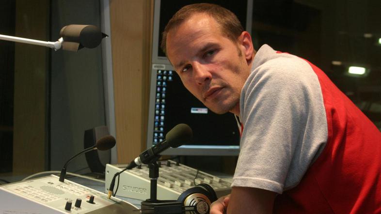 Vodja projekta je glasbeni urednik Andrej Karoli, ki pravi, da je slovenščina za