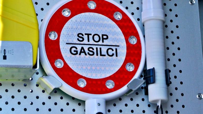 Gasilci prometna nesreča intervencija 112