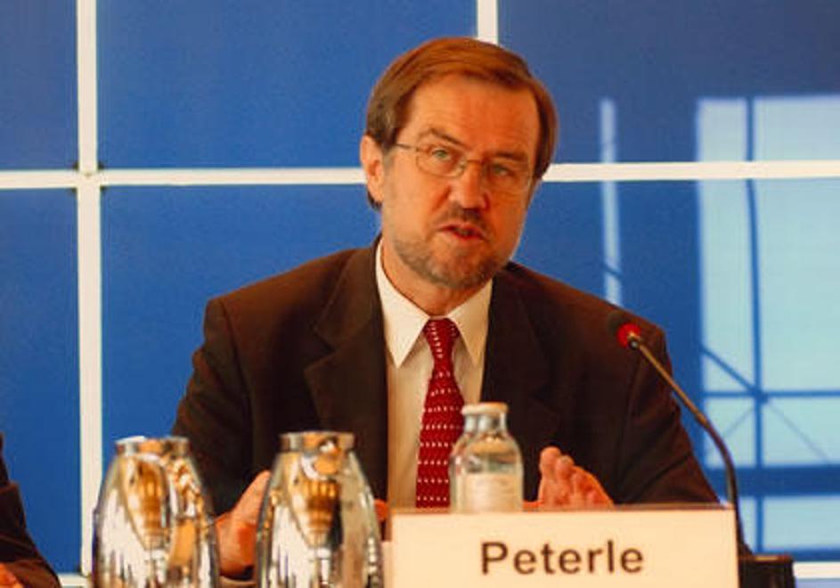 Peterle je prvi uspel zbrati dovolj podpisov podpore.