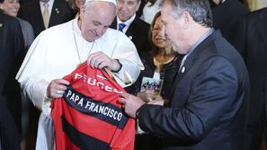 papež Frančišek Zico dres Flamenco