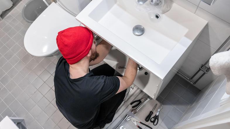 kopalnica umivalnik renovacija prenova