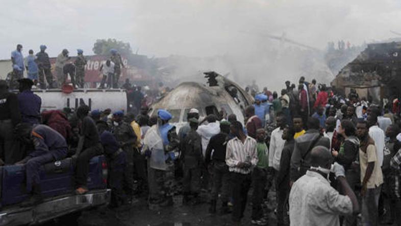 Enote ZN pomagajo reševalcem pri iskanju morebitnih preživelih.