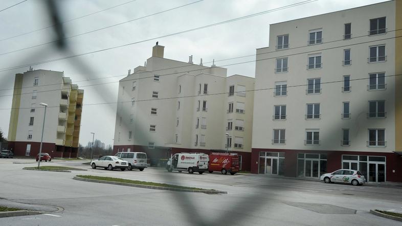 ljubljana 04.04.13, Savski Breg, soseska, Crnuce, stanovanja, foto: Anze Petkovs