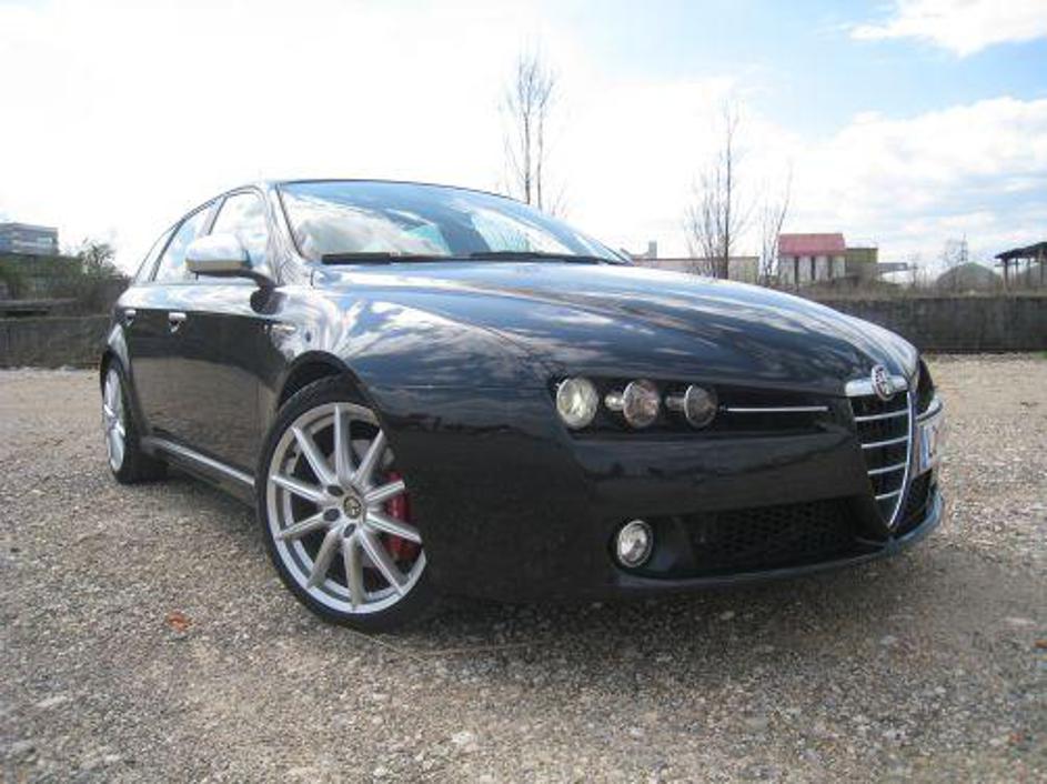 Alfa 159 sw – izstopajočega videza, nadpovprečna glede opremljenosti