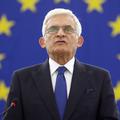 Buzek je doslej Olafu očital, da ta nima kompetenc pri preiskavah podkupljivih p