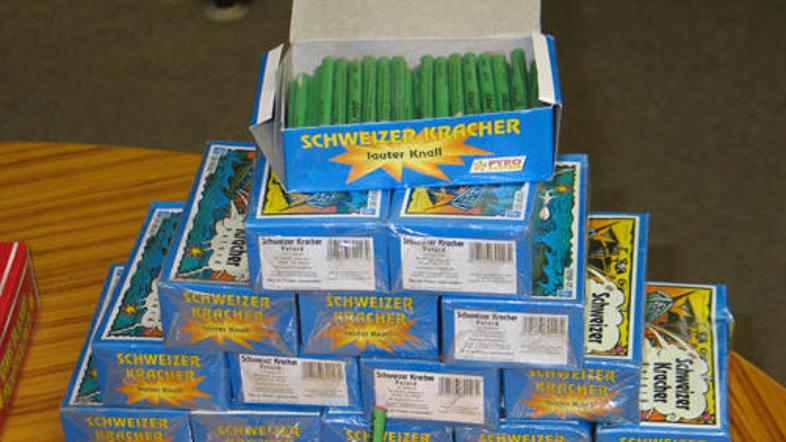 Lani so policisti zasegli 87.000 prepovedanih pirotehničnih sredstev. (Foto: PU 