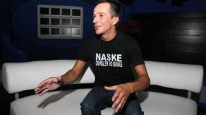 Naske bo svojo Saro spremljal na operacijo oprsja in ji bo tako v moralno podpor