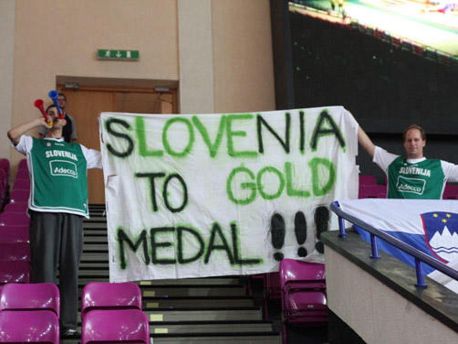 V Varšavi je slovenske košarkarje vzpodbujalo prek 2000 navijačev.