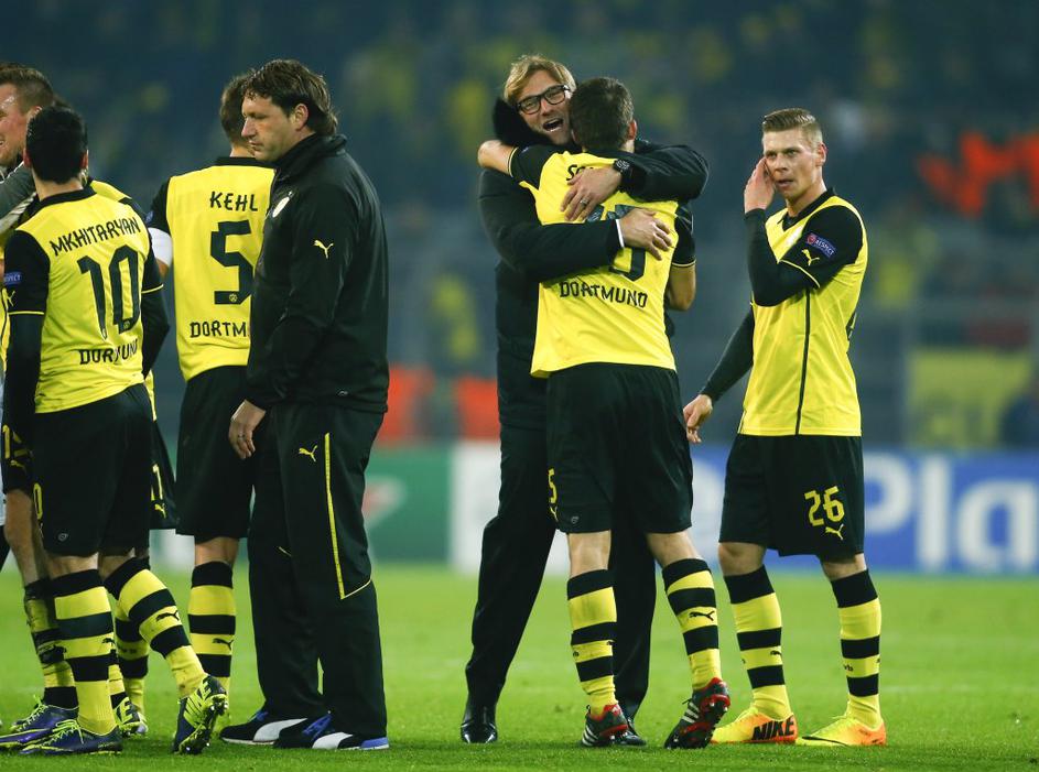 Veselje Nemcev s trenerjem Kloppom po pomembni zmagi Borussia Dortmund Napoli Li