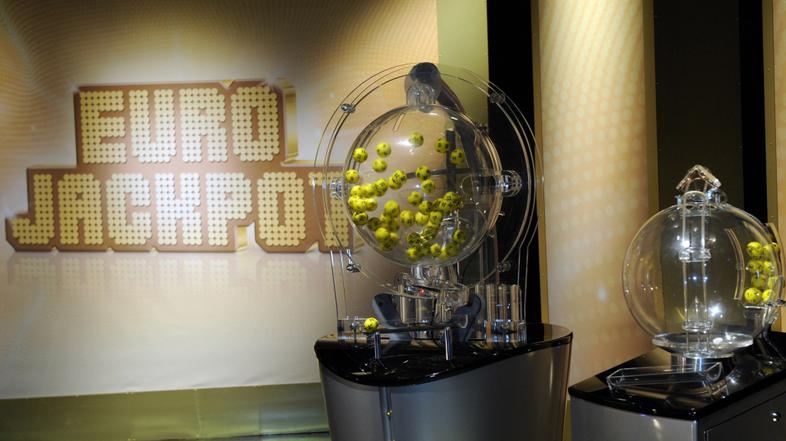 Slovenija 08.12.13, Eurojackpot, mednarodna loterija, loto, zadetek, denar, foto