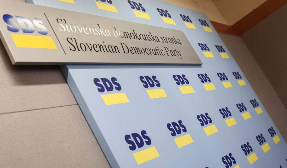 Na konvenciji SDS predvajali prepesnjeno Thompsonovo skladbo