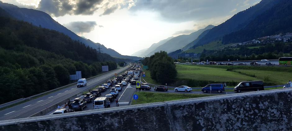 promet kolone gneča | Avtor: Bralec