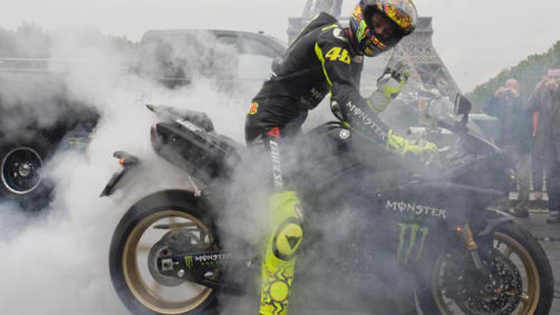 Valentino Rossi se je pod Eifflovim stolpom počutil odlično.
