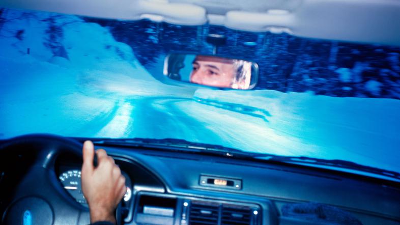 Vožnja pozimi sneg sneženje