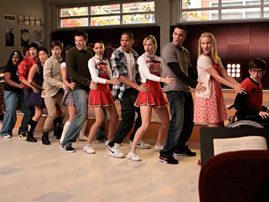 9. mesto - Glee (1,700,000 prenosov) 	