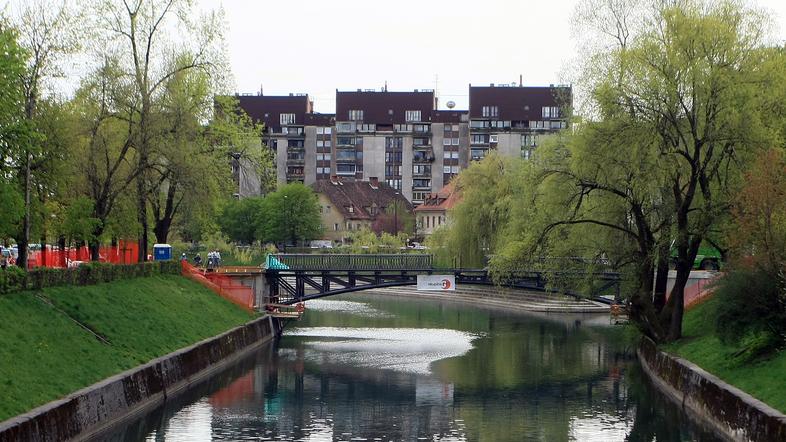 Hradeckega most bo namenjen pešcem in kolesarjem. (Foto: Nik Rovan)