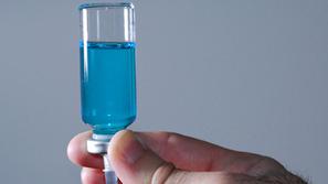 Klinika Dignitas letno organizira okoli sto primerov pomoči pri smrti – največ b