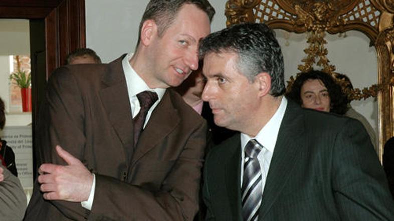 Boris Popovič (levo) in Tomaž Gantar bosta do konca leta svoje občane dvignila n