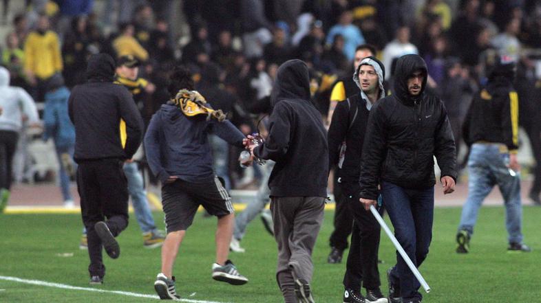 navijači AEK izgredi huligani