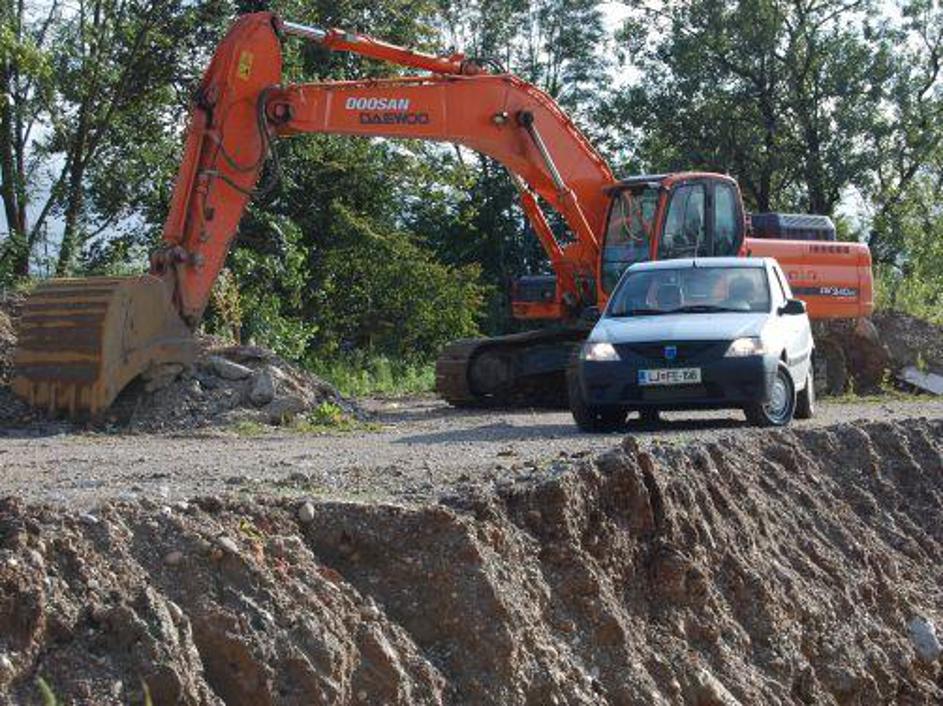 Logan pick-up se hvali z 800-kilogramsko nosilnostjo in dovolj velikim kesonom, 