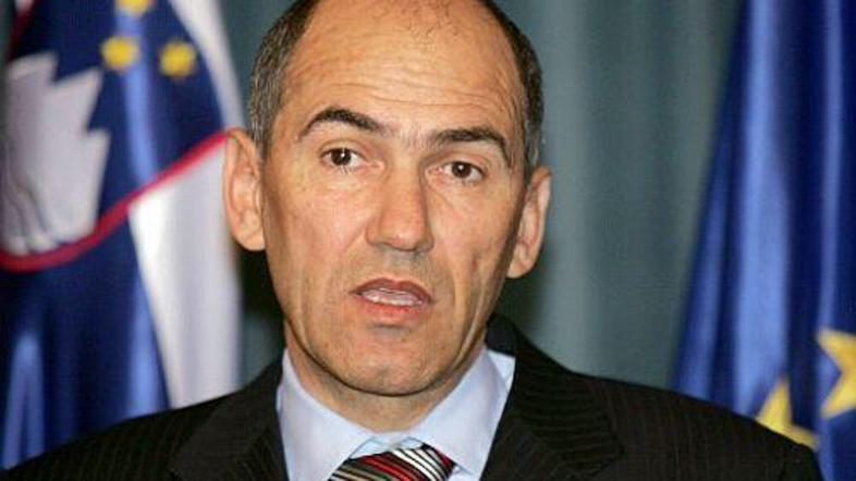 Premier se zavzema za imenovanje kariernih diplomatov na mesta veleposlanikov.